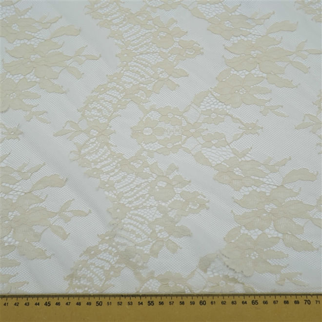 Tecido-renda-chantilly-creme-und-150cm-x-150cm-4-20847