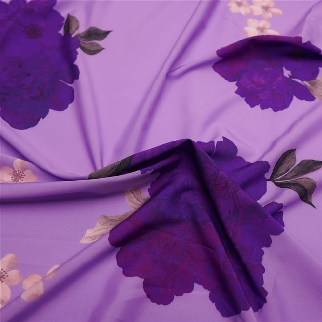 Tecido seda pluma estampado floral lilás
