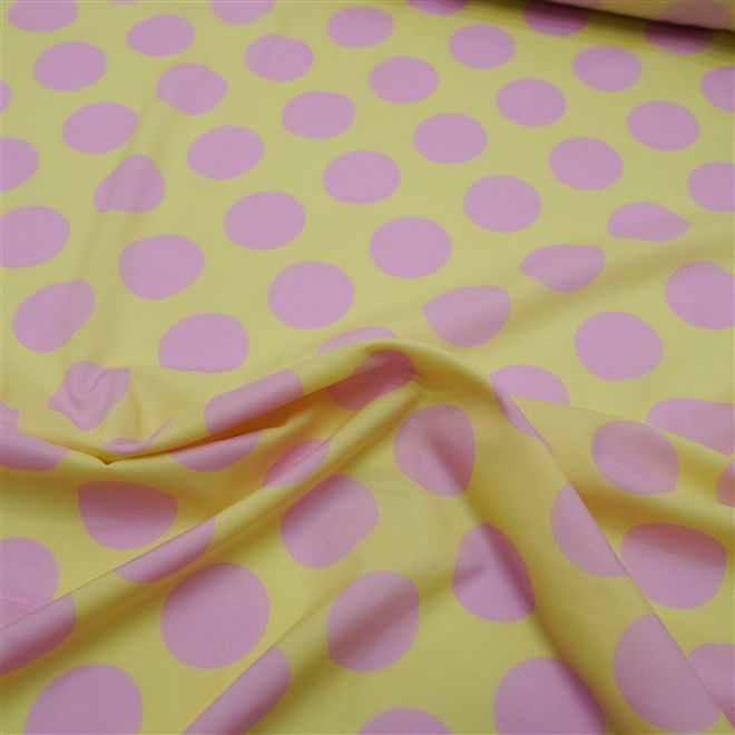 Tecido seda pluma amarelo estampado poá rosa