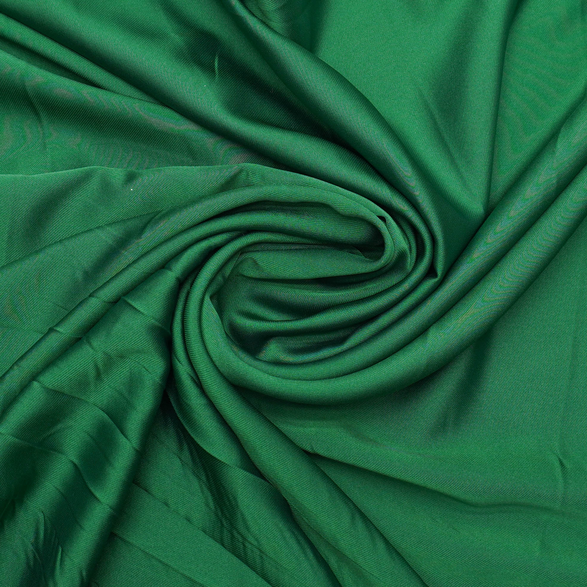 Tecido crepe versailles verde bandeira
