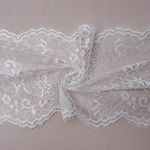 2469-TECIDO-BICO-DE-RENDA-CHANTILLY-BRANCO-UND-300CM-18CM--2-