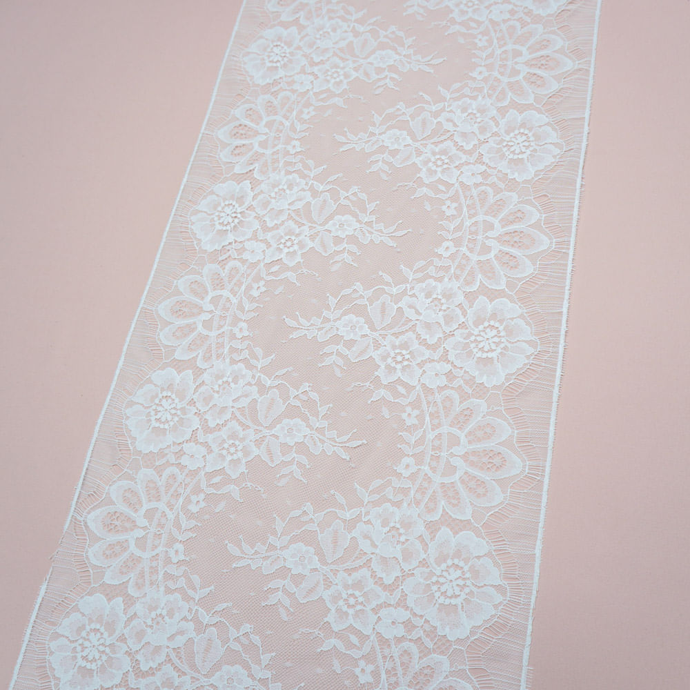 Tecido bico de renda chantilly off white - Und 300cm x 34cm