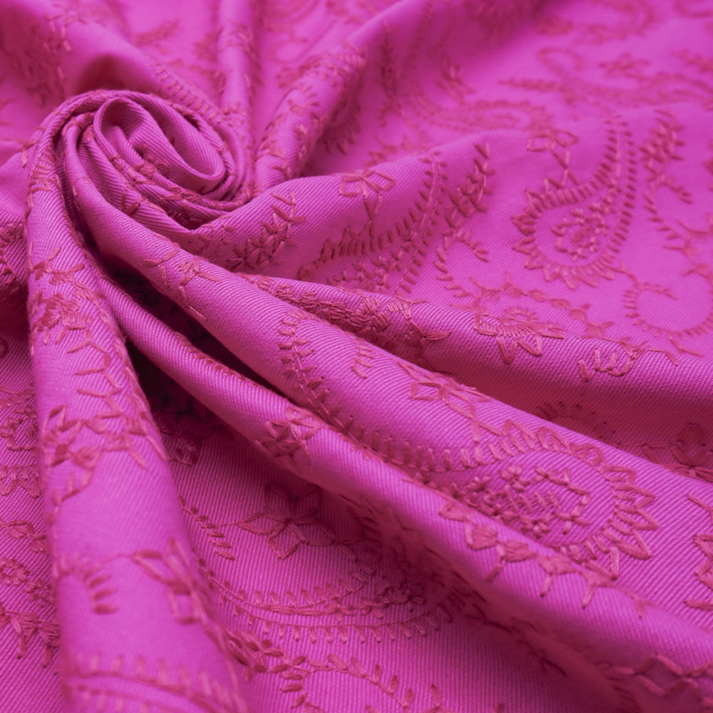 Tecido sarja com elastano bordado pink