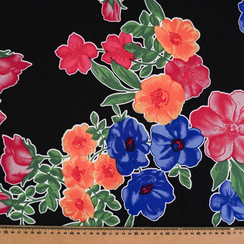 4323-TECIDO-CREPE-ALFAIATARIA-PRETO-ESTAMPADO-FLORAL--3-