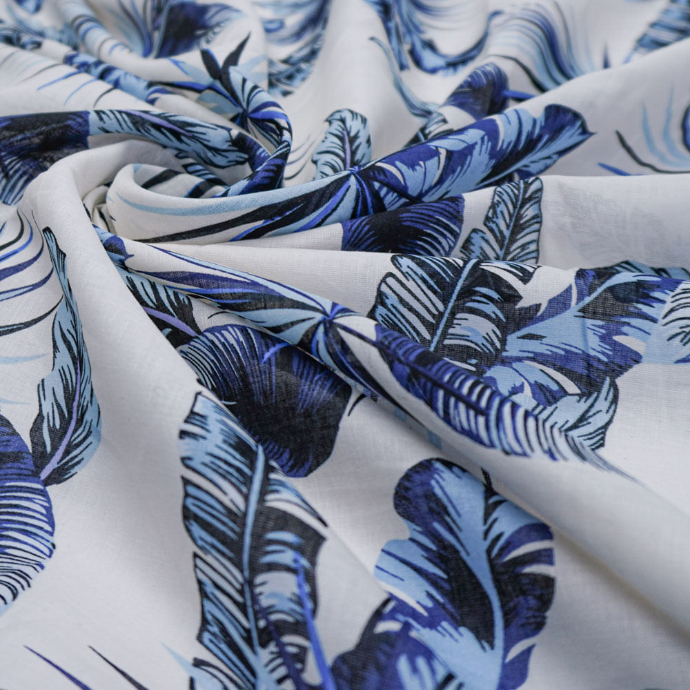 Tecido cambraia de algodão off white estampado floral azul