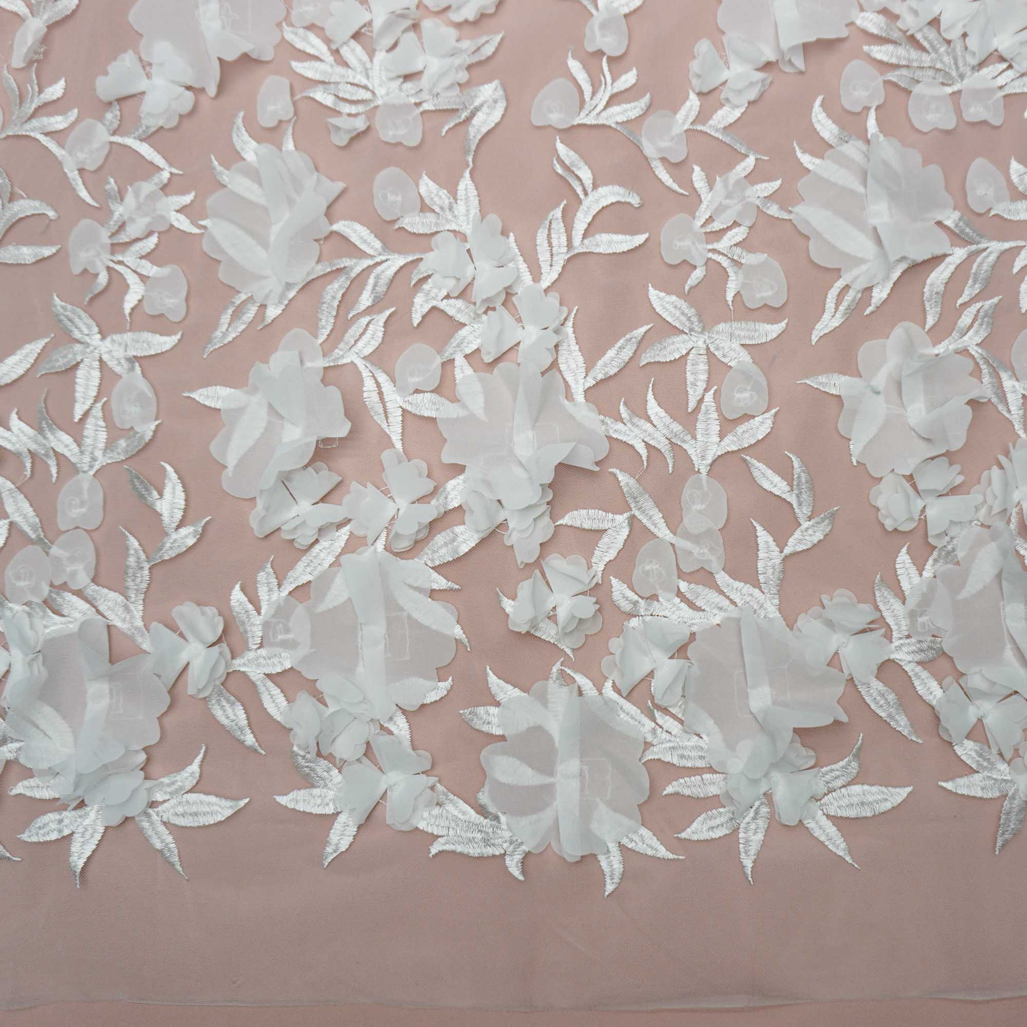 Tecido bordado floral 3D off white