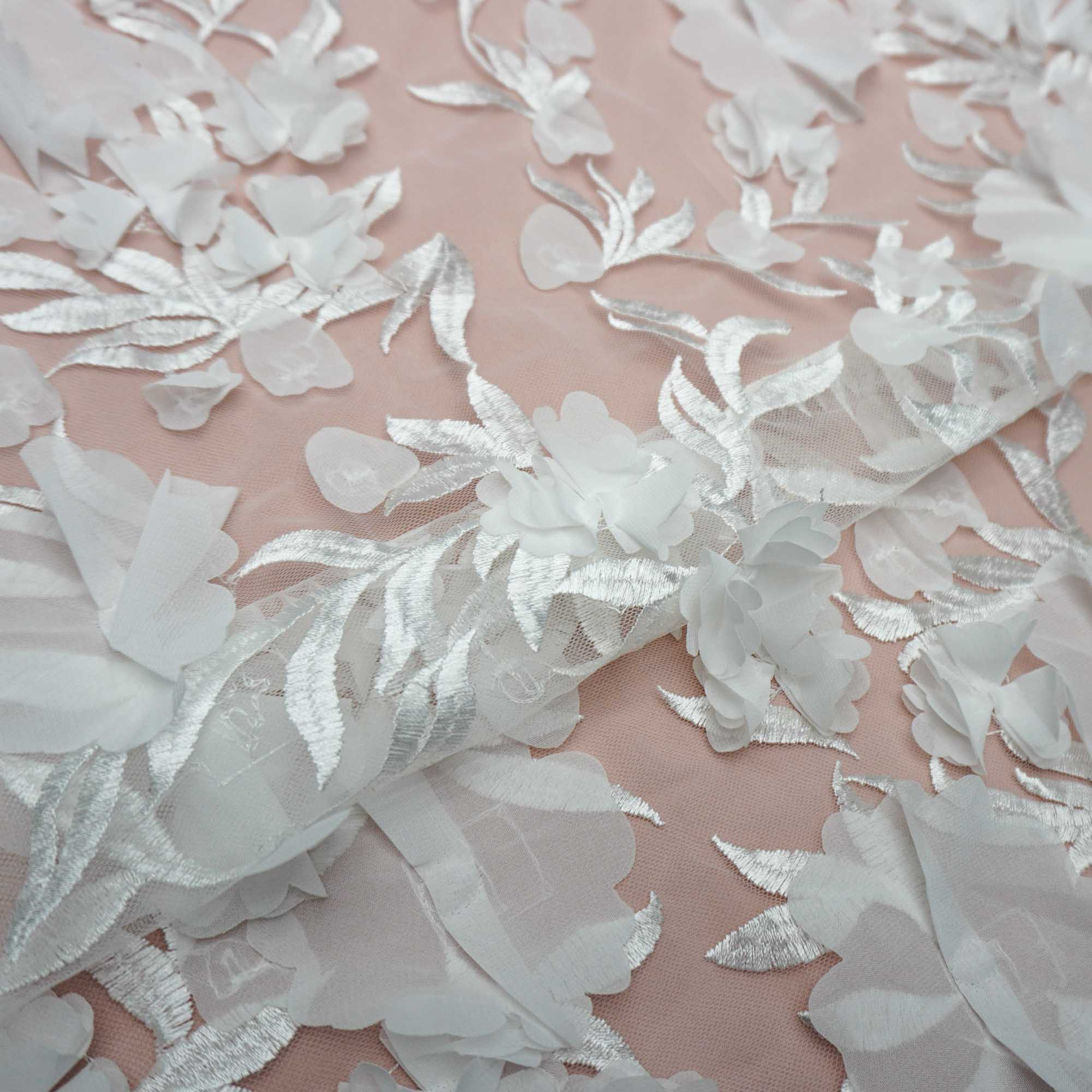 Tecido bordado floral 3D off white