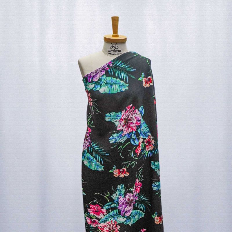 7638-TECIDO-CREPE-LEVE-DE-VISCOSE-FLORAL-PRETO-AZUL--4-