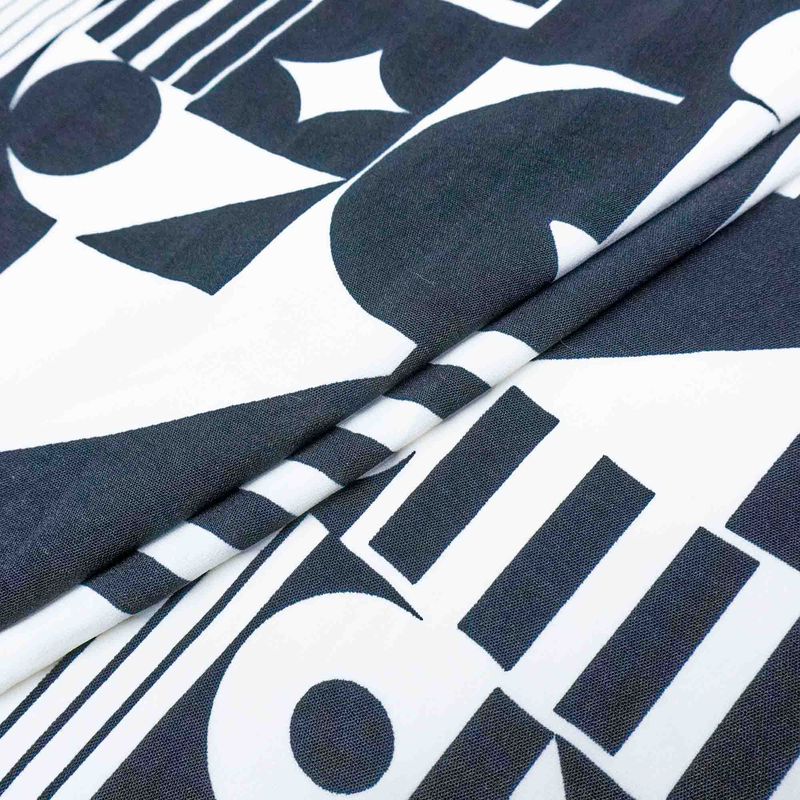 8325-TECIDO-CREPE-LEVE-TEXTURIZADO-ESTAMPADO-PRETO-BRANCO--2-