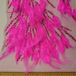 8819-TECIDO-RENDA-BORDADA-COM-PEDRAIRAS-E-PLUMAS-PINK--4-