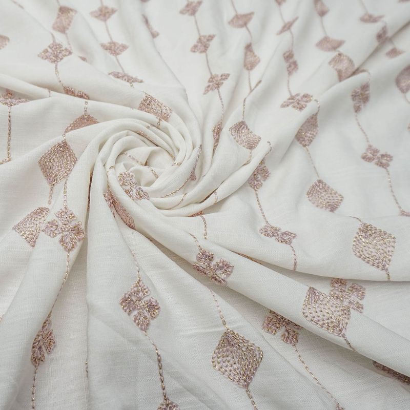 10720-TECIDO-VISCOSE-BORDADA-OFF-WHITE-ROSA -1-