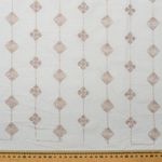 10720-TECIDO-VISCOSE-BORDADA-OFF-WHITE-ROSA -3-