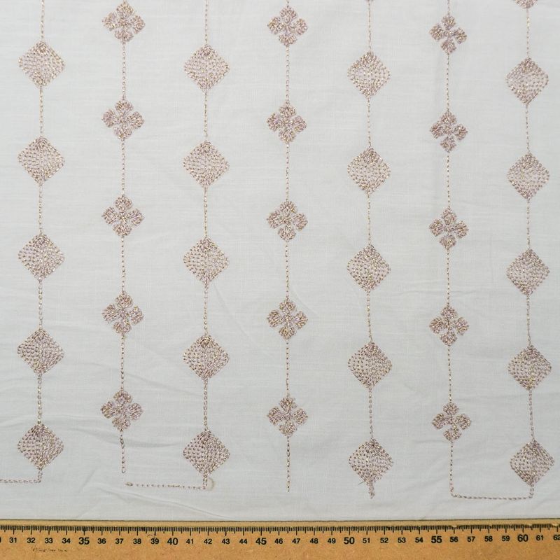 10720-TECIDO-VISCOSE-BORDADA-OFF-WHITE-ROSA -3-