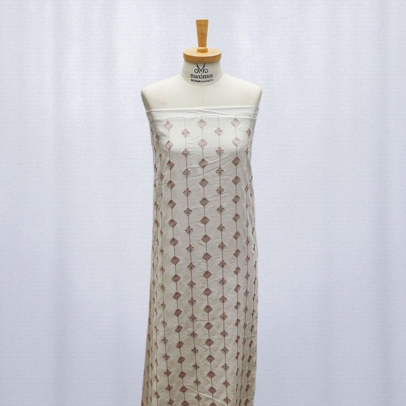 10720-TECIDO-VISCOSE-BORDADA-OFF-WHITE-ROSA -4-