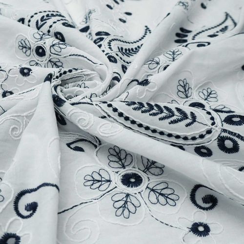 Tecido cambraia de algodão bordado kashmere branco/azul