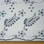 10806-TECIDO-CAMBRAIA-DE-ALGODAO-BORDADO-KASHMERE-BRANCO-AZUL -3-