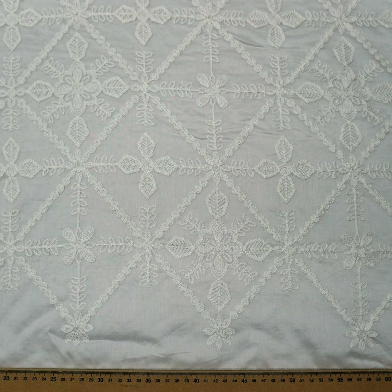 10805-TECIDO-LIOCEL-BORDADO-VINTAGE-BRANCO--3-