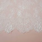 11048-TECIDO-RENDA-CHANTILLY-PREMIUM-OFF-WHITE--1-
