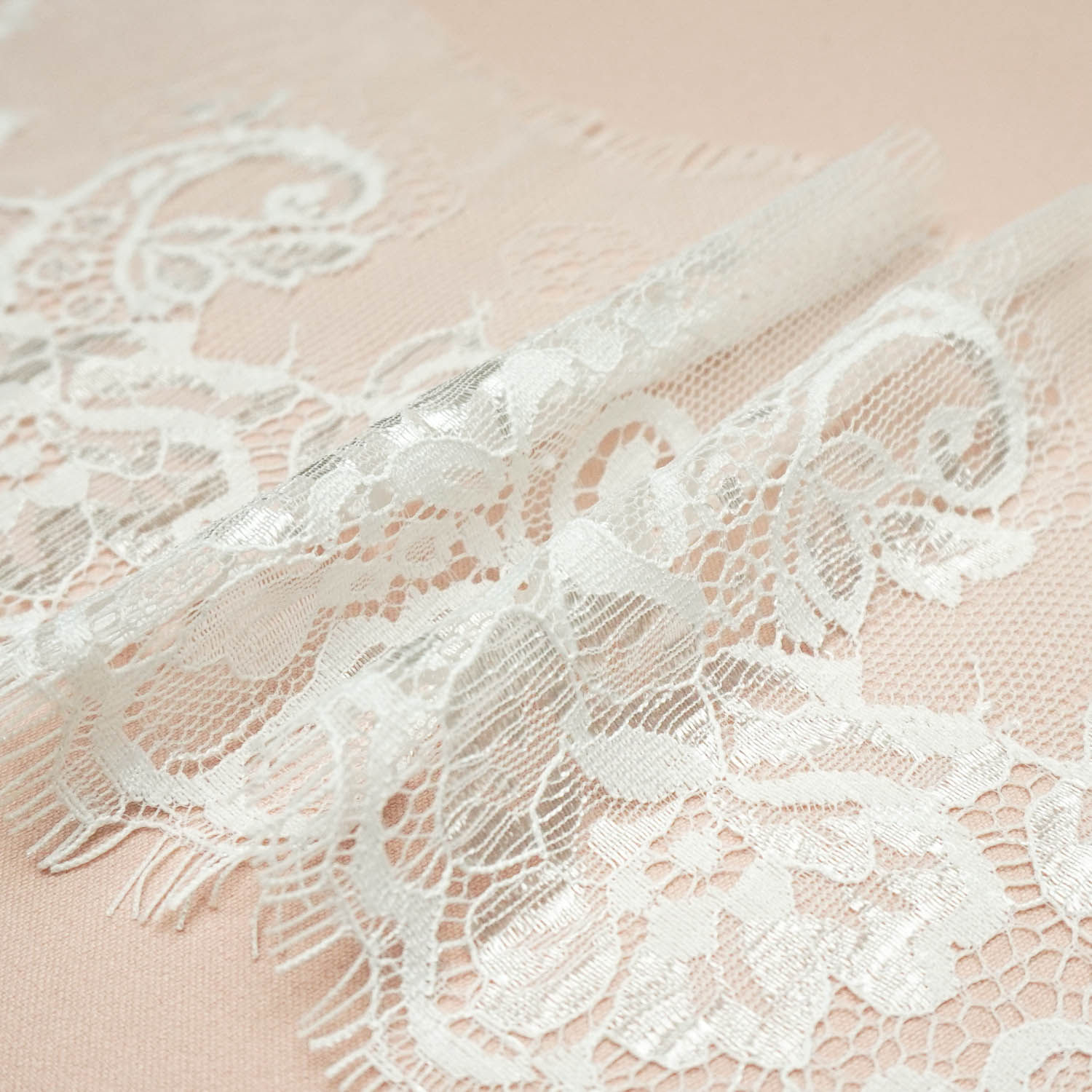 Tecido bico de renda chantilly off white - unid 300x13 cm