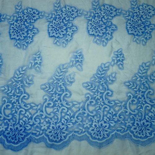 Tecido renda gazar bordado azul bebê