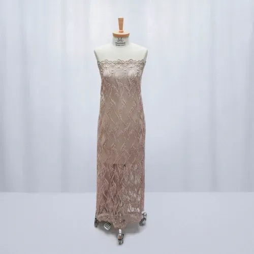 Tecido renda tule bordado rosê com pedrarias - und 80x132cm