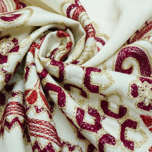 Tecido viscose barrado bordado marsala
